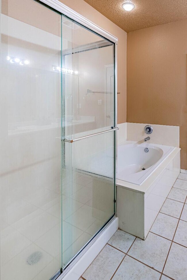 Building Photo - 9719 Calle Chamisa NW