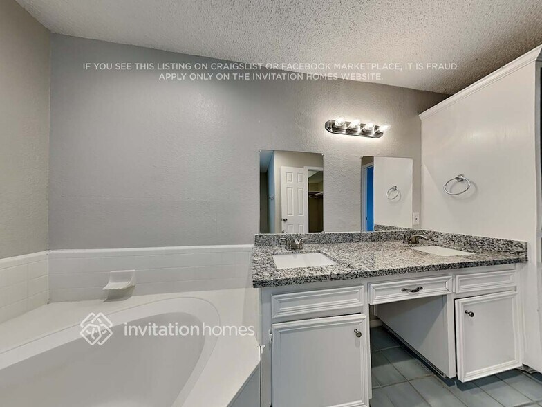 Building Photo - 1001 Apache Oaks Dr