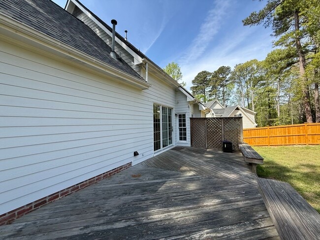 Building Photo - Spacious 3BD, 2.5BA Raleigh Home with First Floor Primary Bedroom & Fenced Yard
