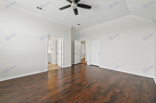 Building Photo - 544 Layton Dr