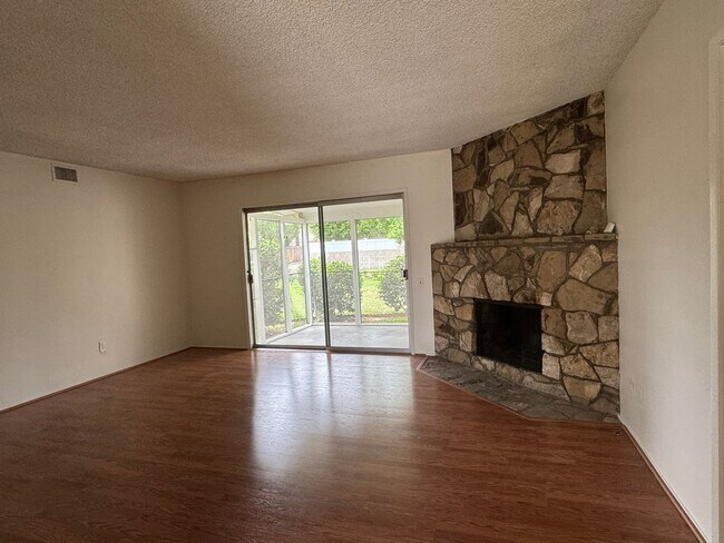 Building Photo - Beatiful Glendora Home in Desireable Area