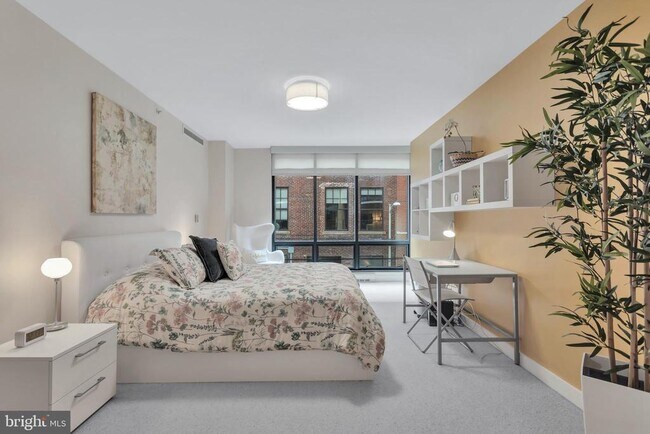 Building Photo - 912 F St NW