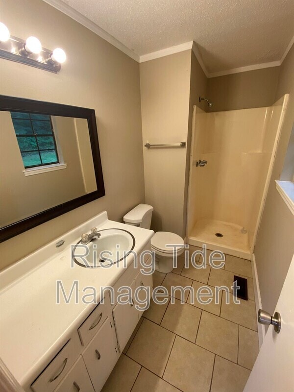 Building Photo - 450 Westchester Dr