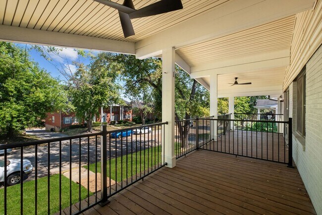 Building Photo - 621 Highland Park Dr