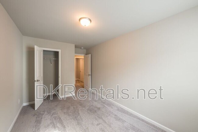 Building Photo - 3697 Acorn Dr