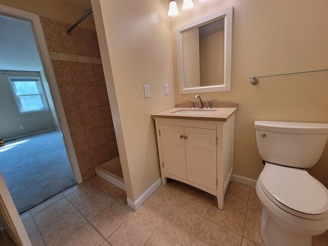 Building Photo - Beautiful Single-Family Home Litchfield NH for Rent