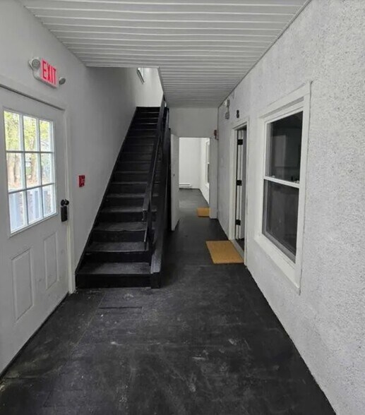 Building Photo - 19 Mygatt St