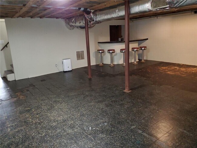 Building Photo - 318 Lynnwood Dr