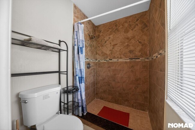 Building Photo - 3BR Modern Orlando 32824 Some Utilities Inc.