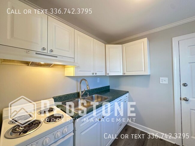 Building Photo - 2 Bedroom, 1 Bath - Condominium