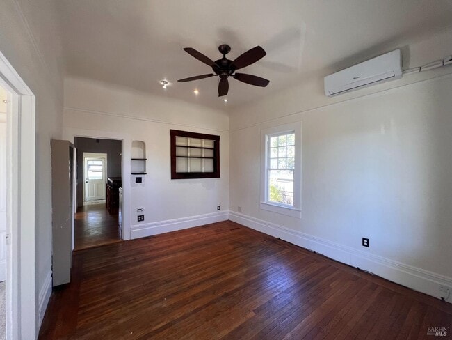 Building Photo - 310 Boyce St