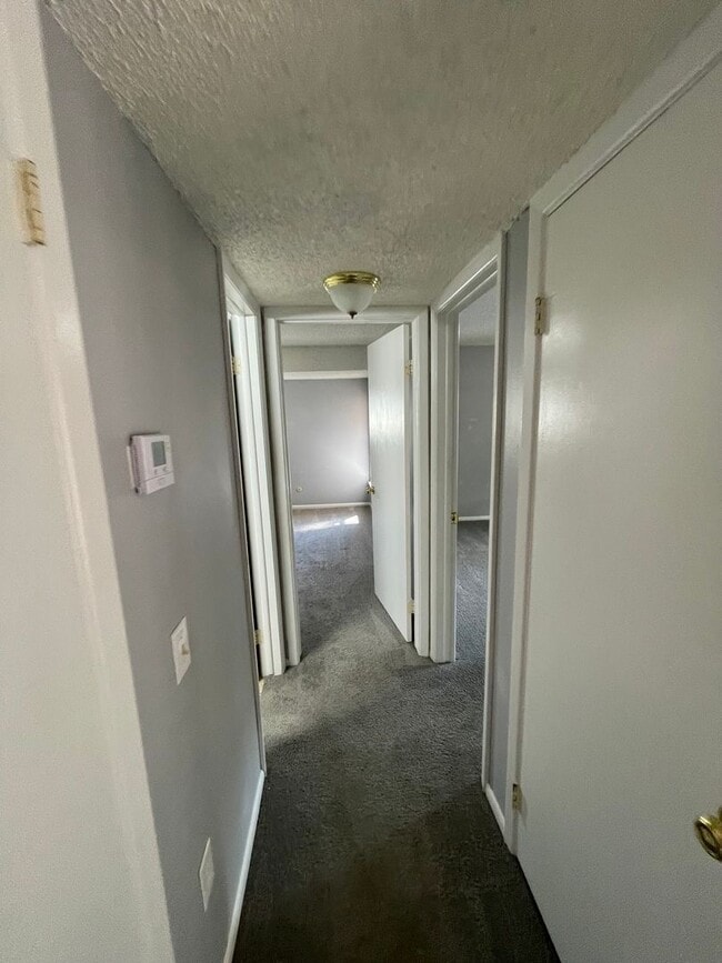 Building Photo - 2B/1B Upper Level Condo in Cottonwood Vill...