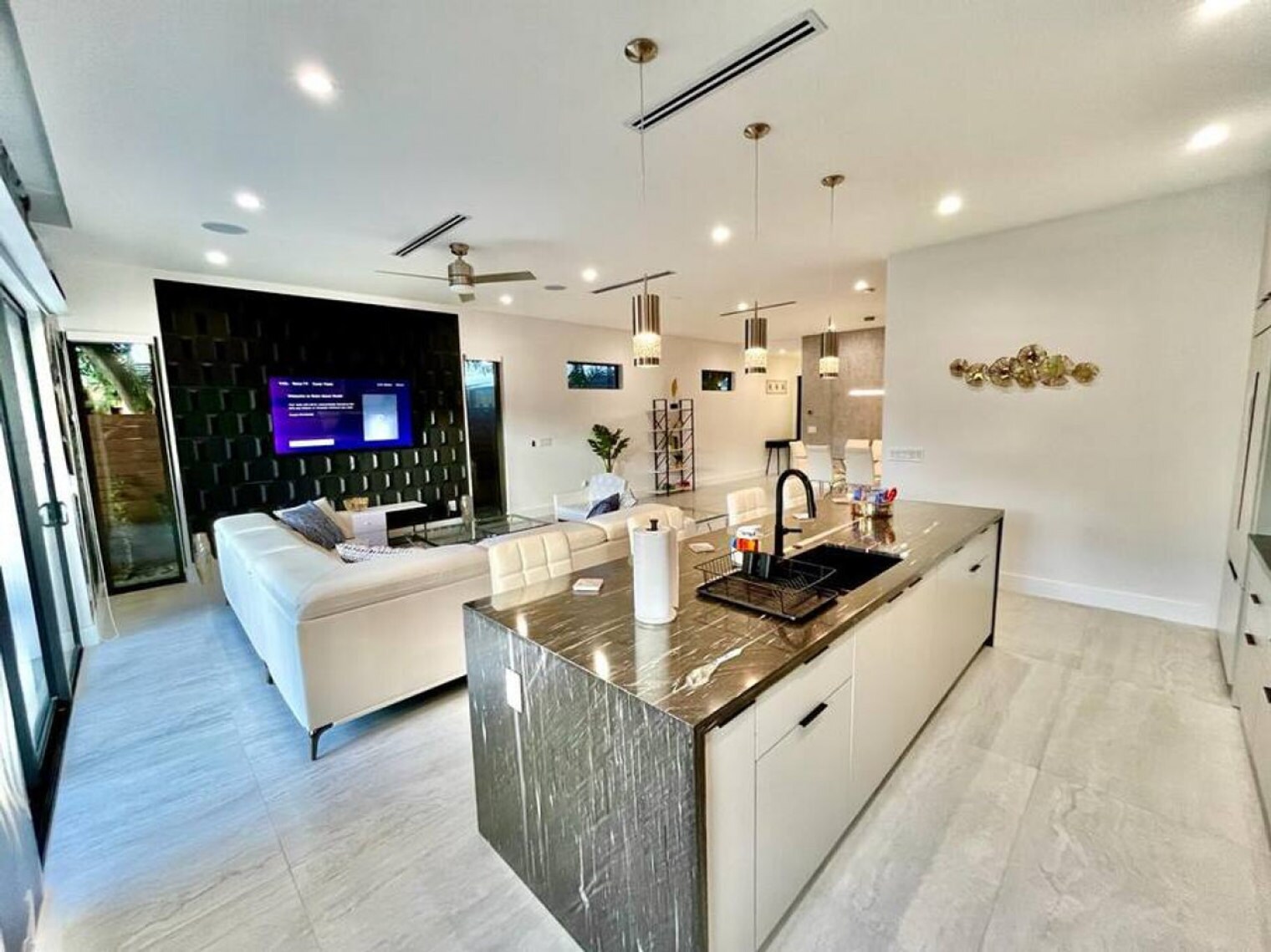 Building Photo - 1620 NE 6th St