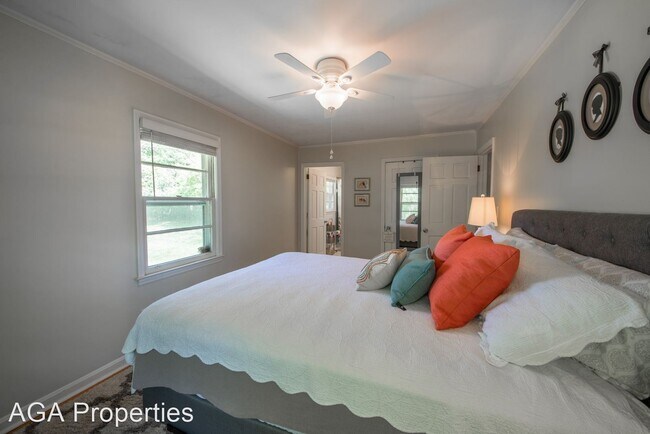 Building Photo - 4 br, 2 bath House - 180 Sherwood Drive