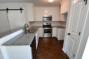 Building Photo - 237 W Forest Ave