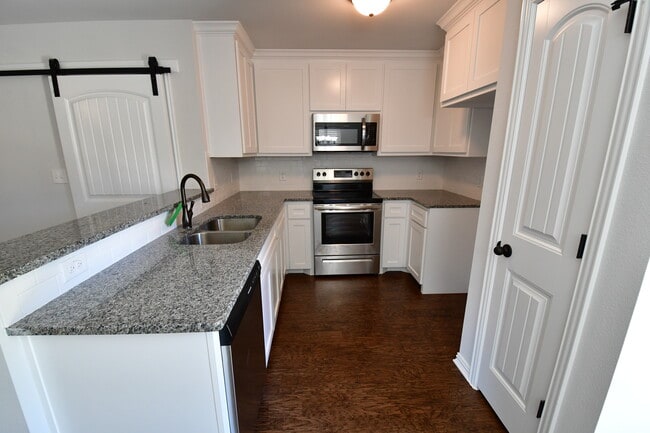 Building Photo - 237 W Forest Ave