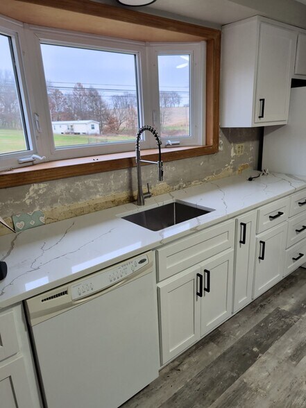 Building Photo - 572 Dinnerbell Rd
