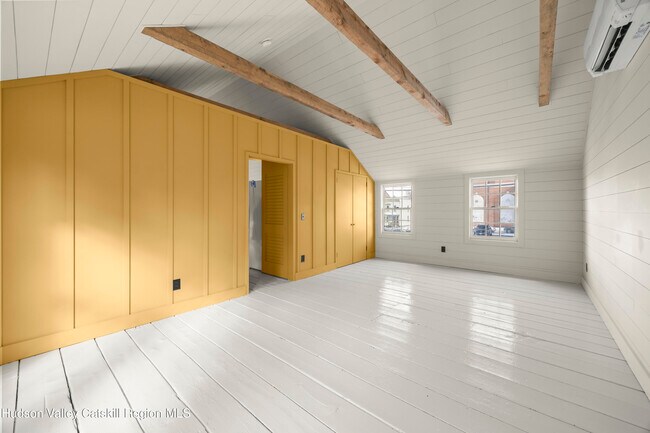 Building Photo - 620 Warren St