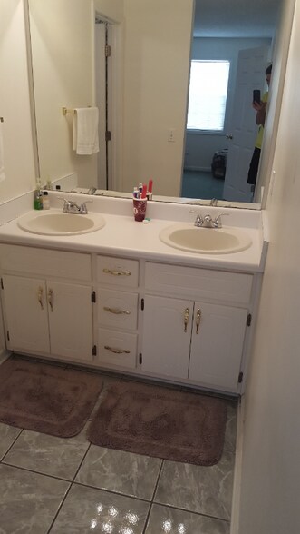 Building Photo - 64 Woodfield Pl
