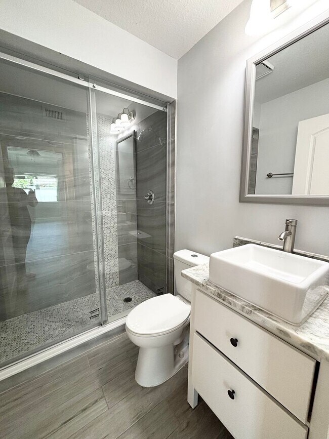 Building Photo - 1324 SE 6th Ave