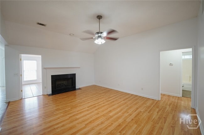 Building Photo - 108 Steven St