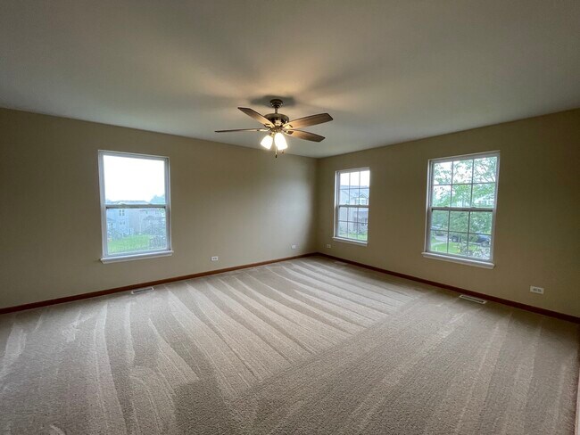 Building Photo - 649 Linda Ct