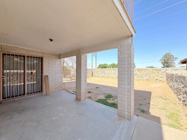 Building Photo - Spacious East El Paso 3bed/2bath!