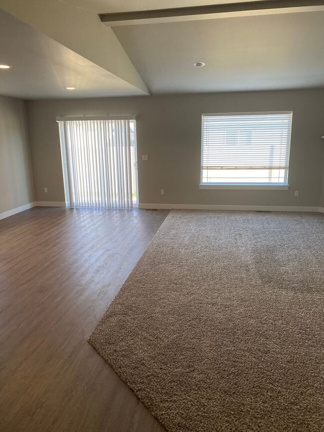 Building Photo - Beautiful 3 bed/2 bath home