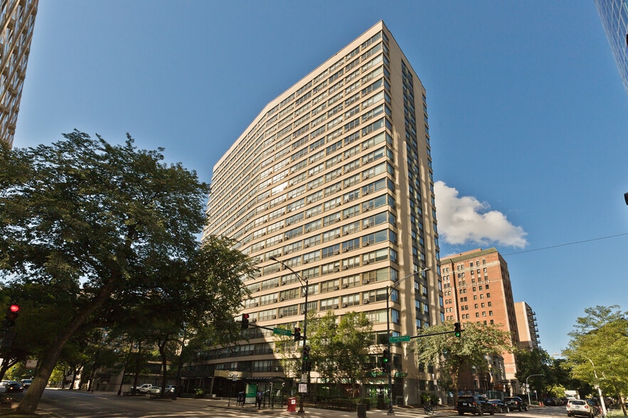 Building Photo - 2930 N Sheridan Rd