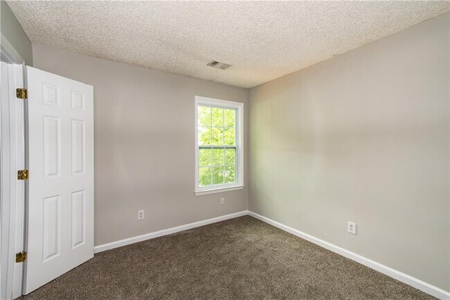 Building Photo - 3895 Tugaloo Dr NE