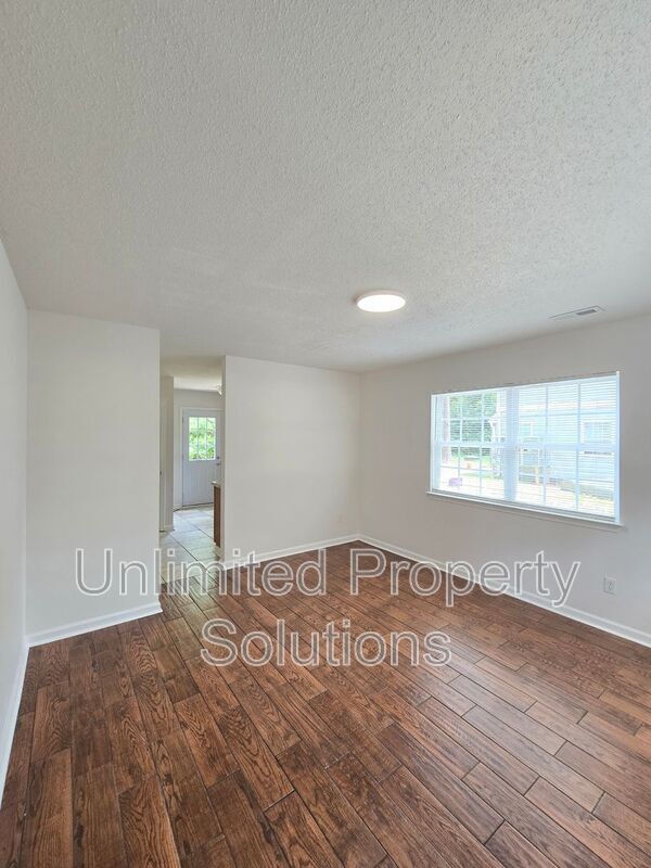 Building Photo - 3909 Wilshire Blvd
