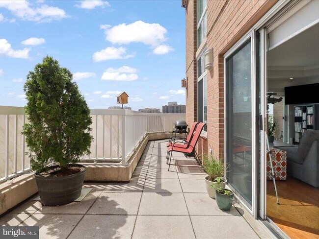 Building Photo - 3101 N Hampton Dr