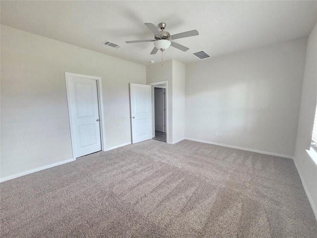 Building Photo - 220 Sun Grv Trl