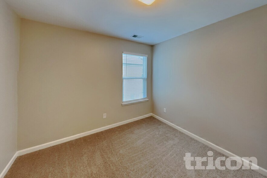 Building Photo - 512 Hickory Leaf Ct