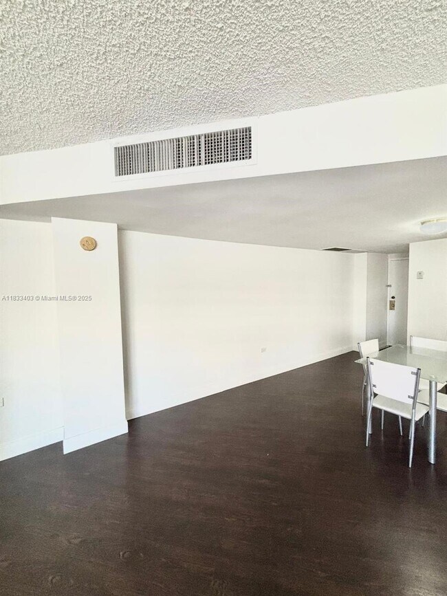 Building Photo - 801 Brickell Bay Dr