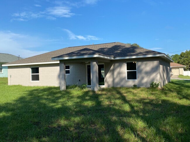 Building Photo - Custom Home - Desirable SE Ocala Neighborhood 3/2/2 **Won't Last**