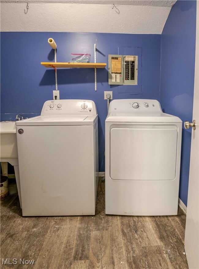 Building Photo - 27 Landings Way