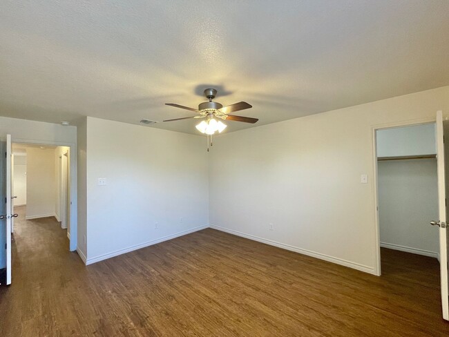 Building Photo - 1529 Justin Lp