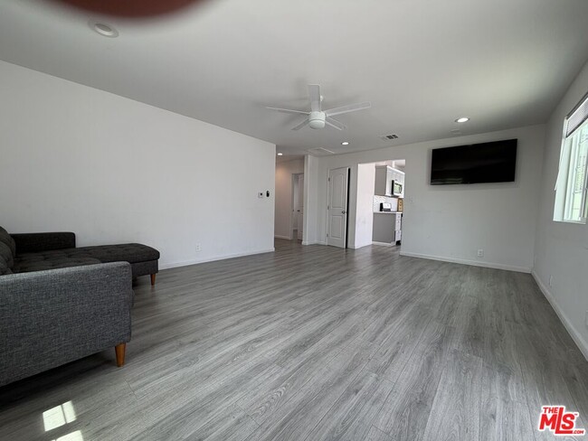 Building Photo - 18601 Hiawatha St