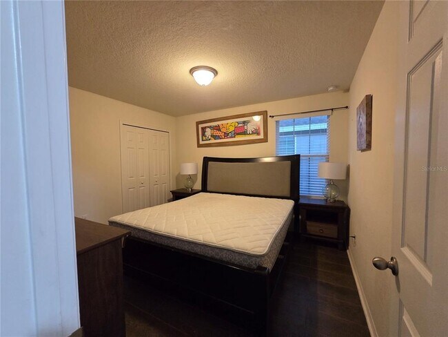 Building Photo - 11842 Silverlake Park Dr