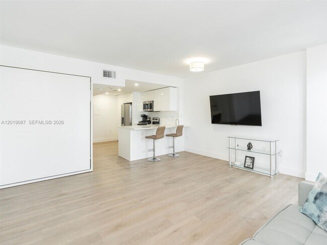 Building Photo - 10275 Collins Ave