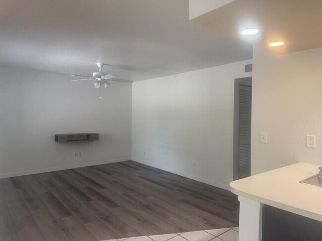 Building Photo - 2-bedroom condo at Stapley and University! MOVE IN SPECIAL!!