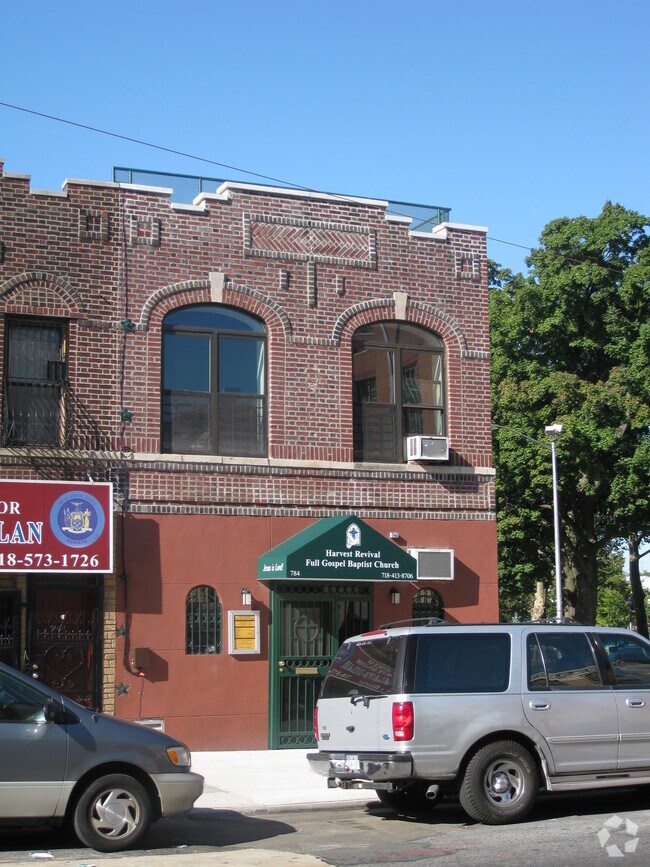 Building Photo - 784 Knickerbocker Ave