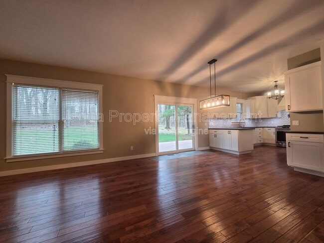 Building Photo - 13919 Coveney Rd