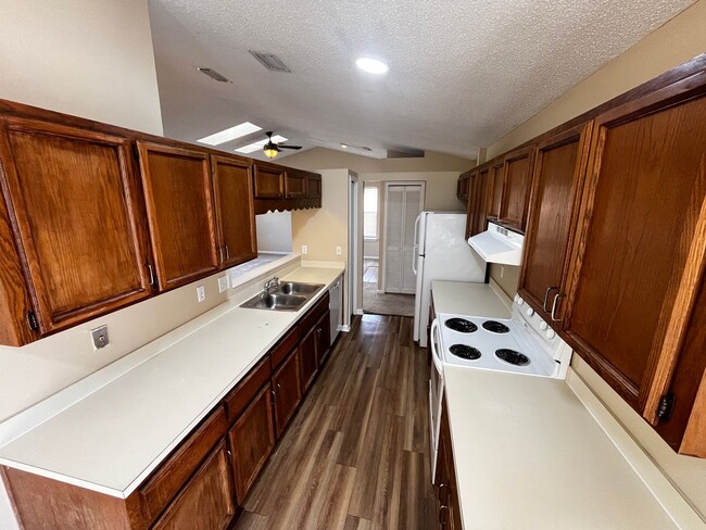 Building Photo - 3Bed/2bath in the heart of Orange Park