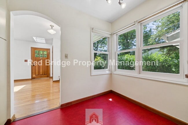 Building Photo - 5025 SW Illinois St