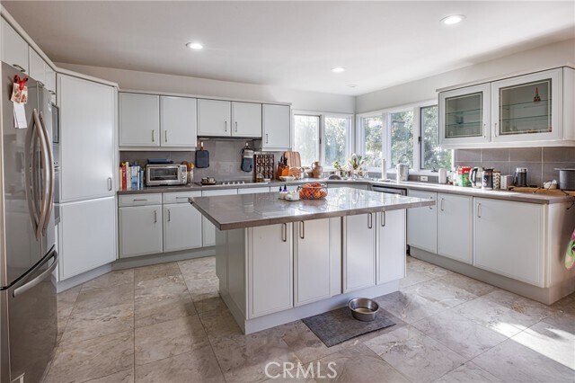 Building Photo - 548 Agate St