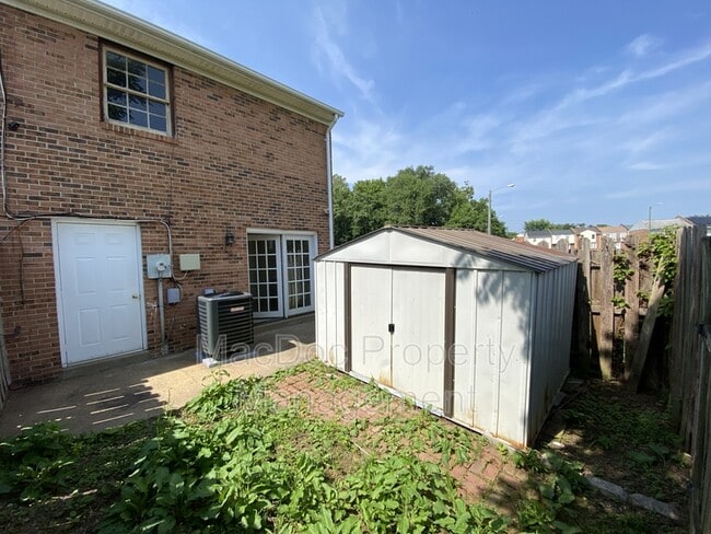 Building Photo - 200 Brighton Sq