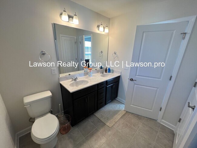 Building Photo - Upscale and Spacious Daleville Townhome
