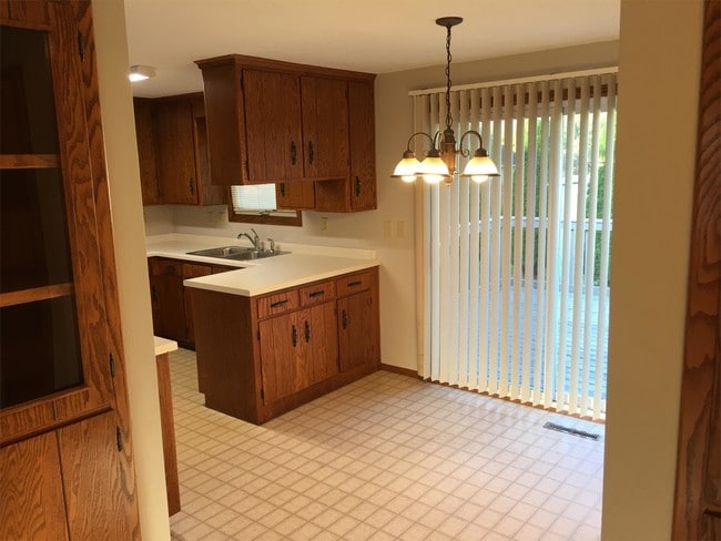 Building Photo - 2100 Kay Marie Rd